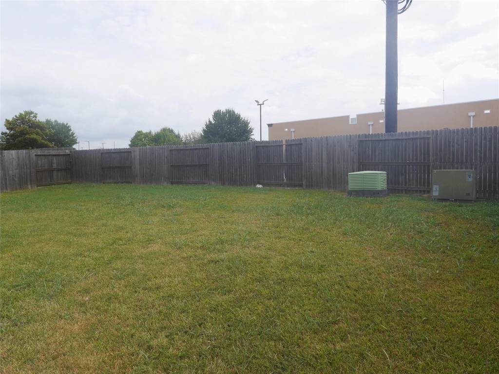 7911 Burning Oak Lane - Photo 35