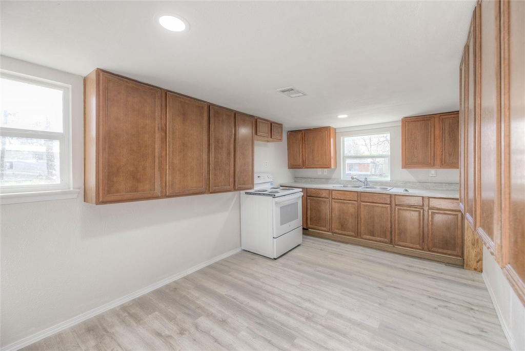 328 W Sherwood Drive - Photo 5