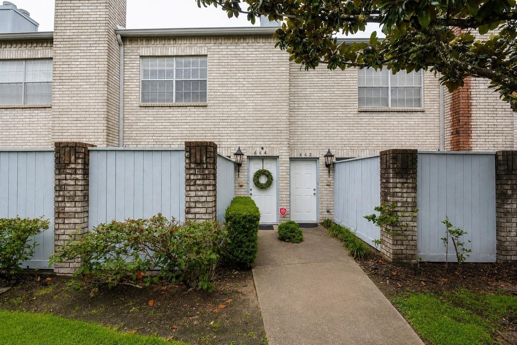 664 Wilcrest Drive - Photo 2