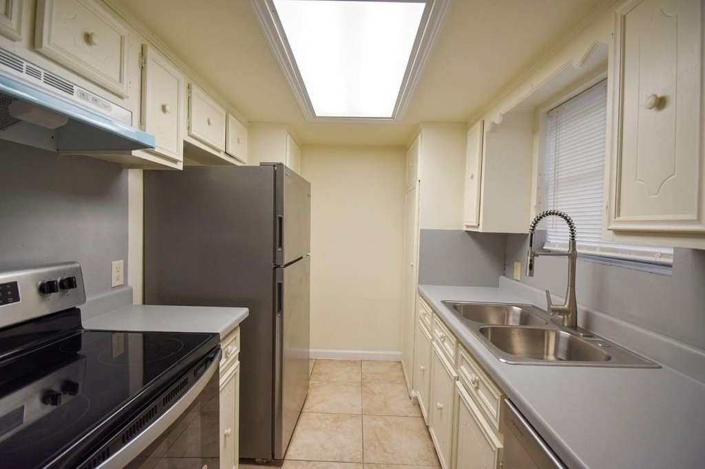 427 Sunset Drive - Photo 3