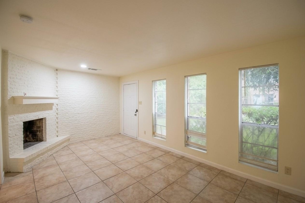 427 Sunset Drive - Photo 1