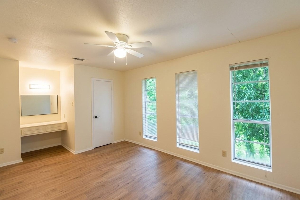427 Sunset Drive - Photo 7