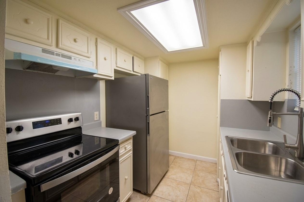 427 Sunset Drive - Photo 2
