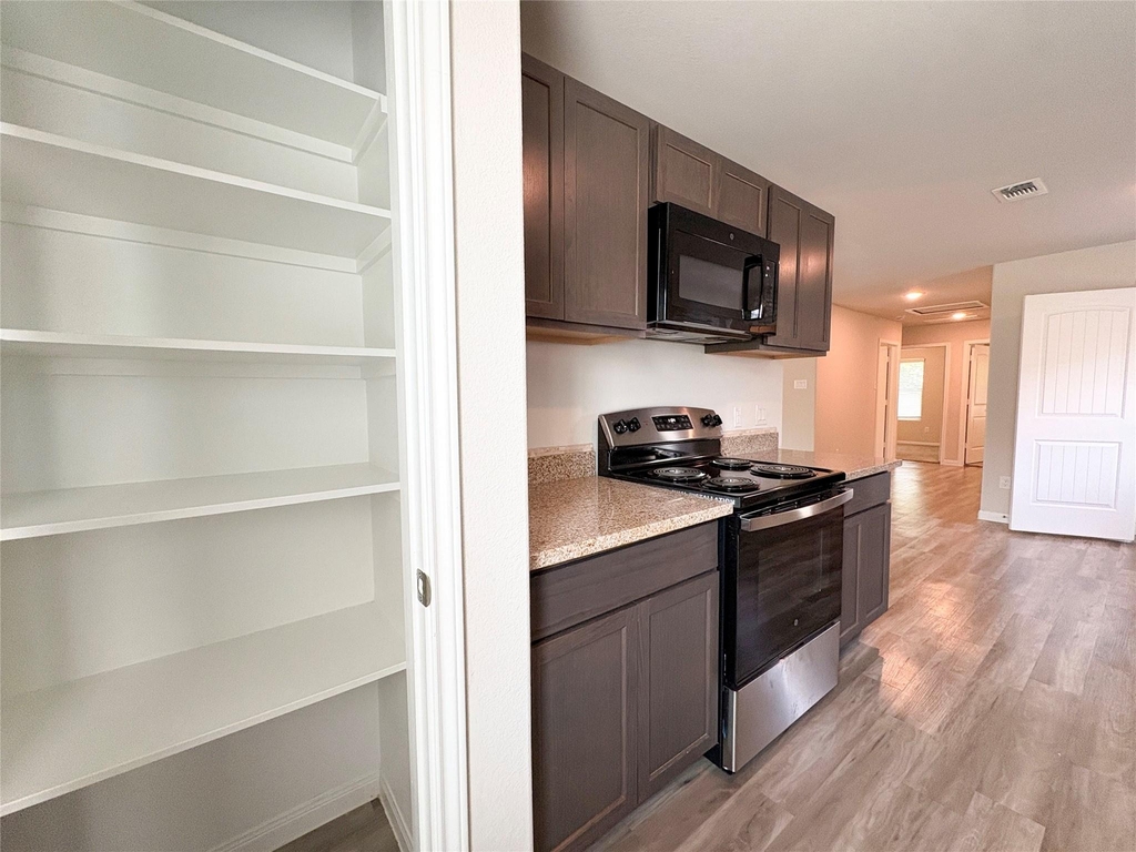 3216 Moore Avenue - Photo 2
