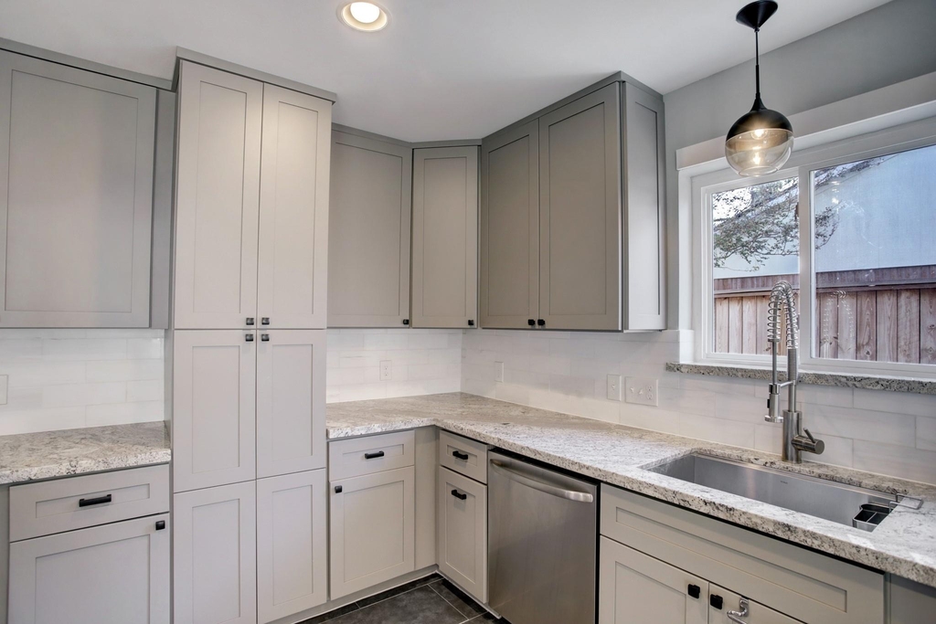 9326 Meadowcroft Drive - Photo 12