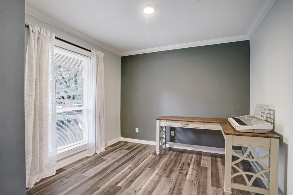 9326 Meadowcroft Drive - Photo 7