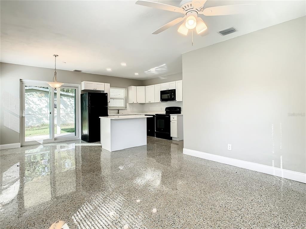 8111 30th Avenue N - Photo 2