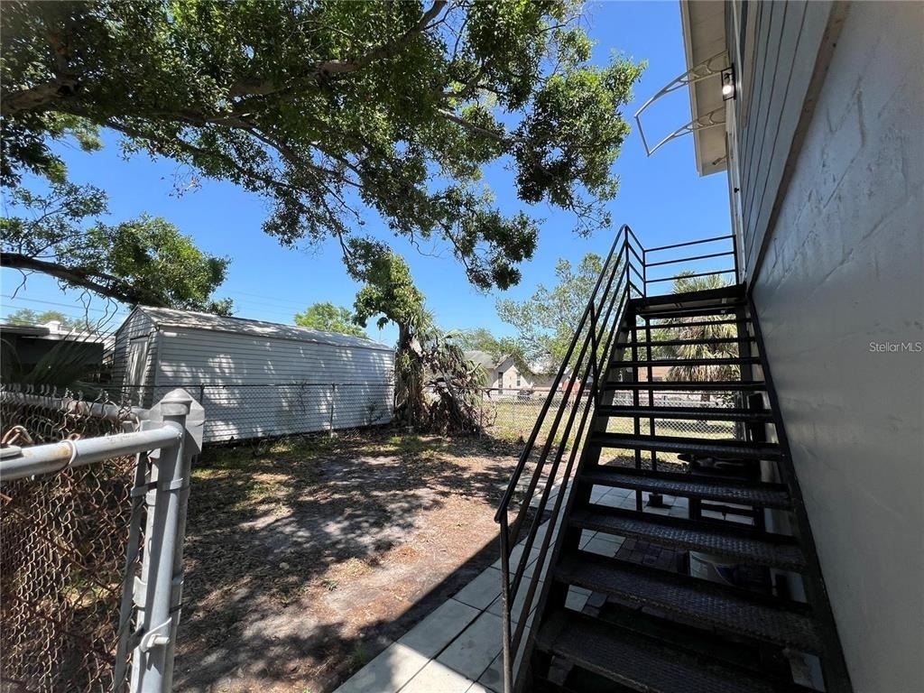 2727 17th Street N - Photo 2