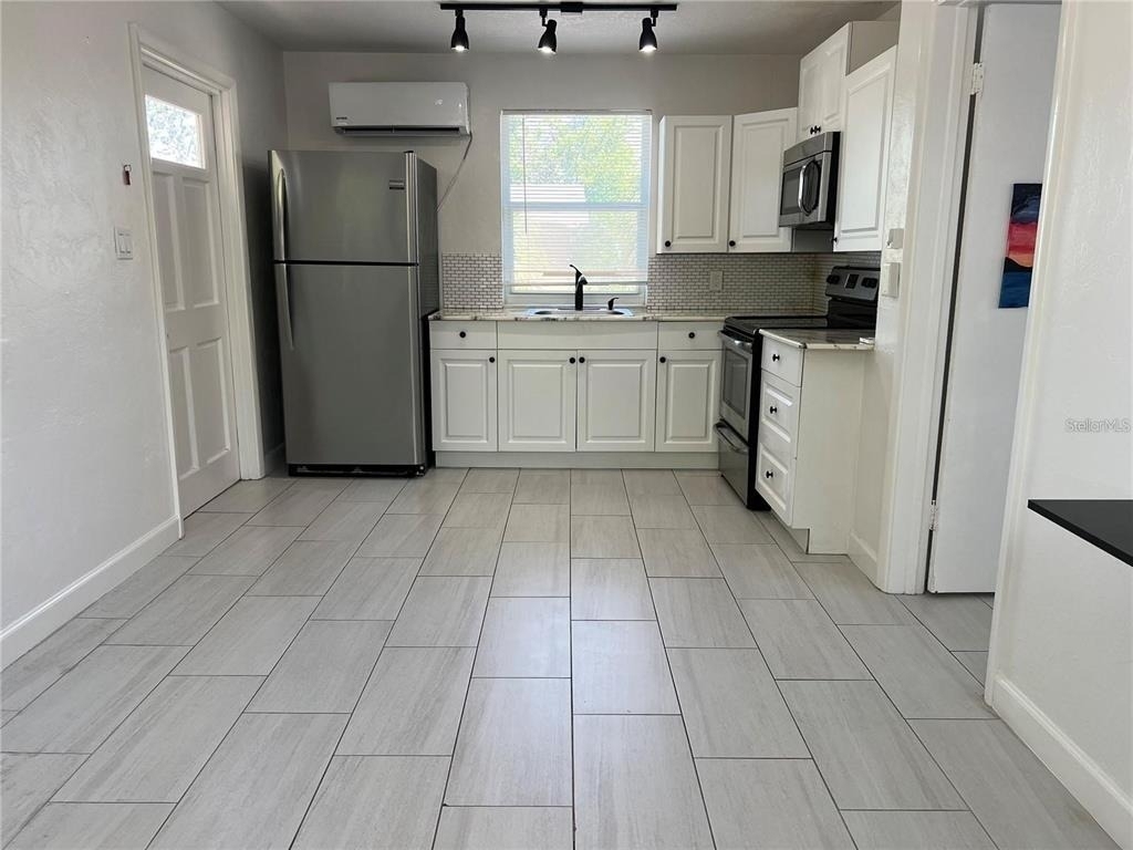 2727 17th Street N - Photo 4