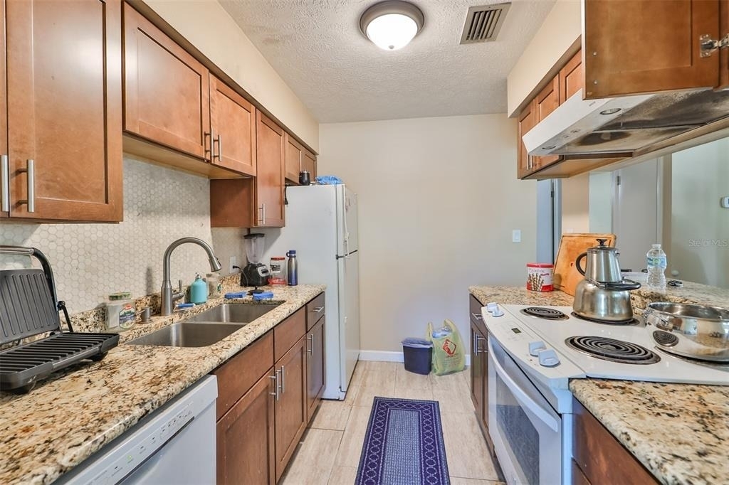 103 N Kingsway Road - Photo 2