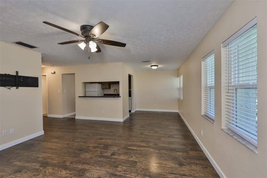 105 N Kingsway Road - Photo 7