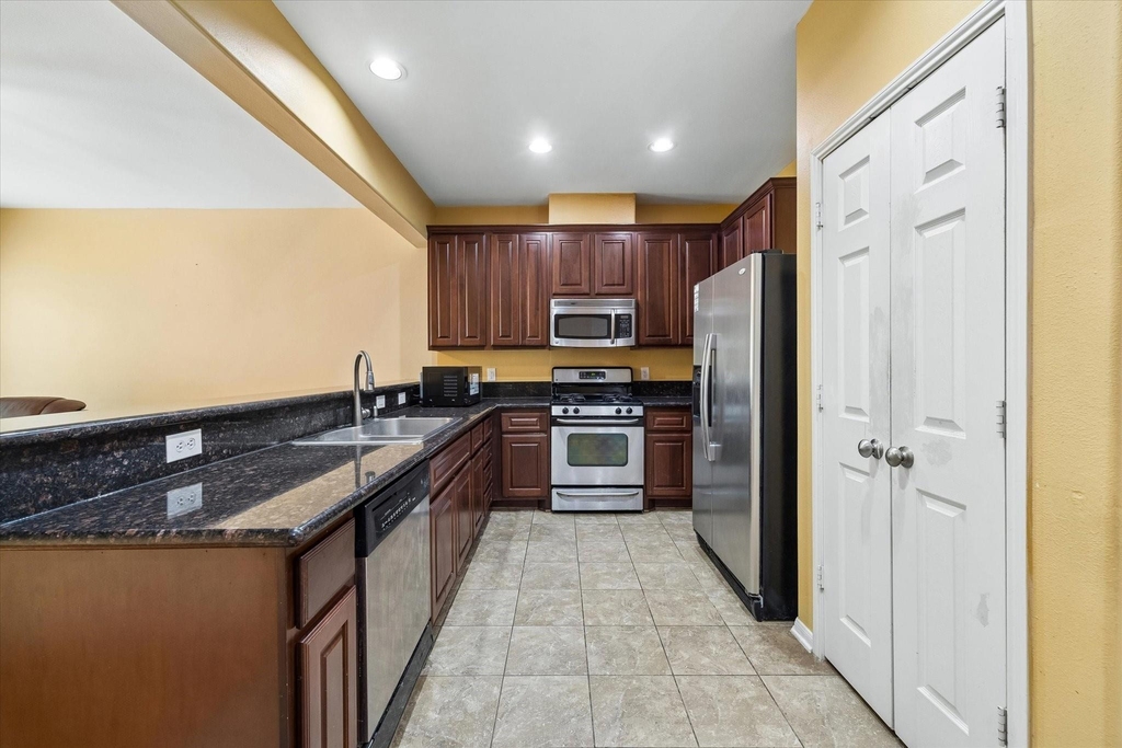 2201 Naomi Street - Photo 2