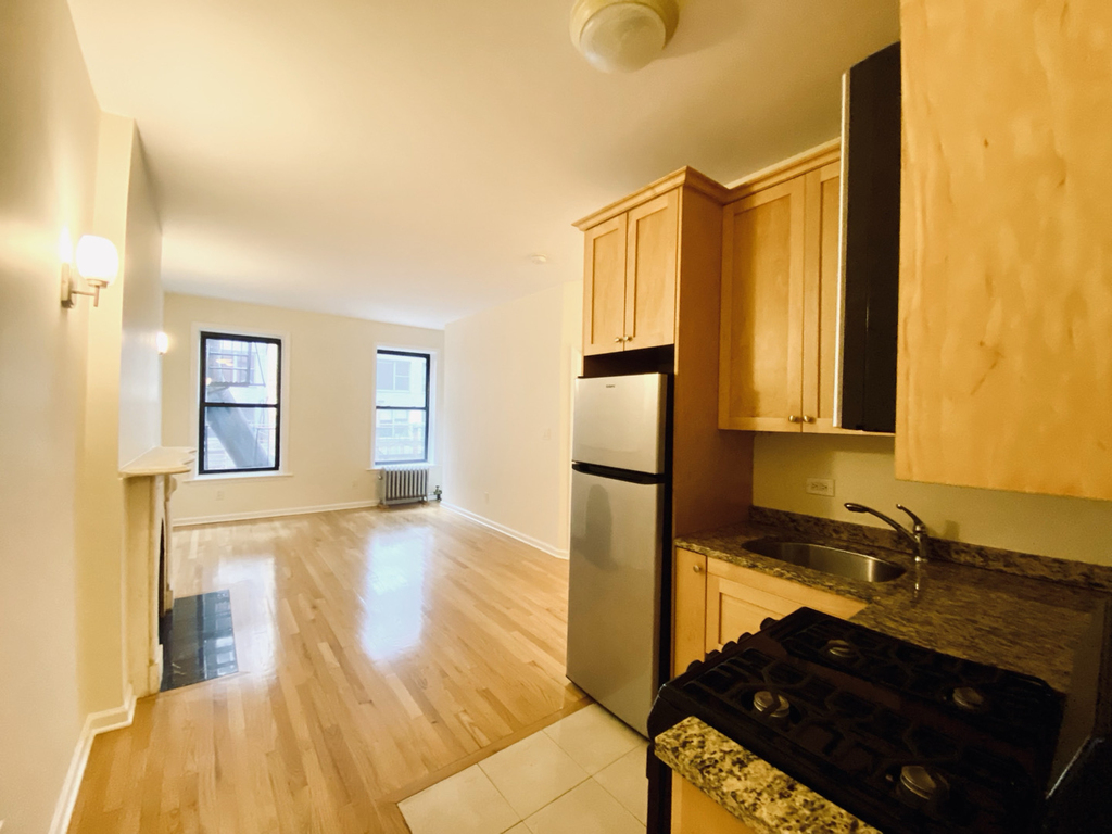 56th & 6th Ave - Photo 1