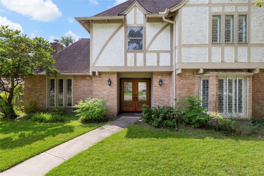 8215 Winding Hill Lane - Photo 3