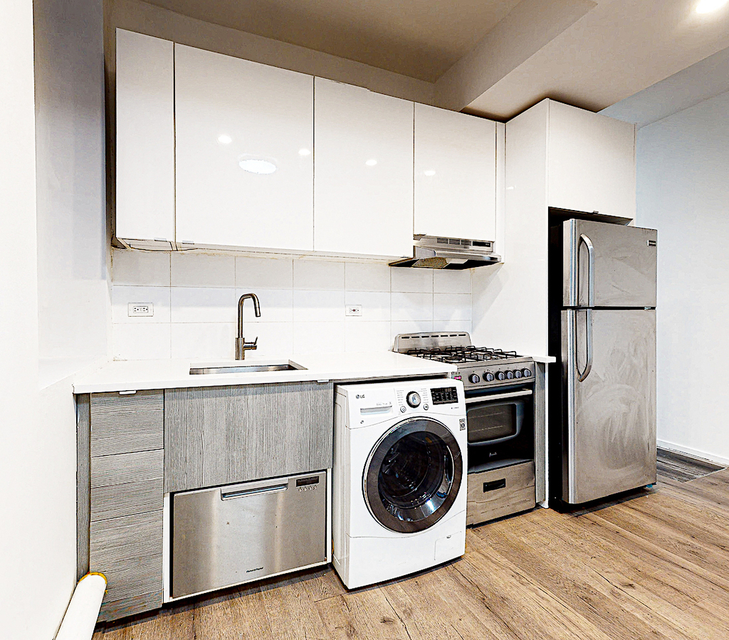 4848 Broadway - Photo 2