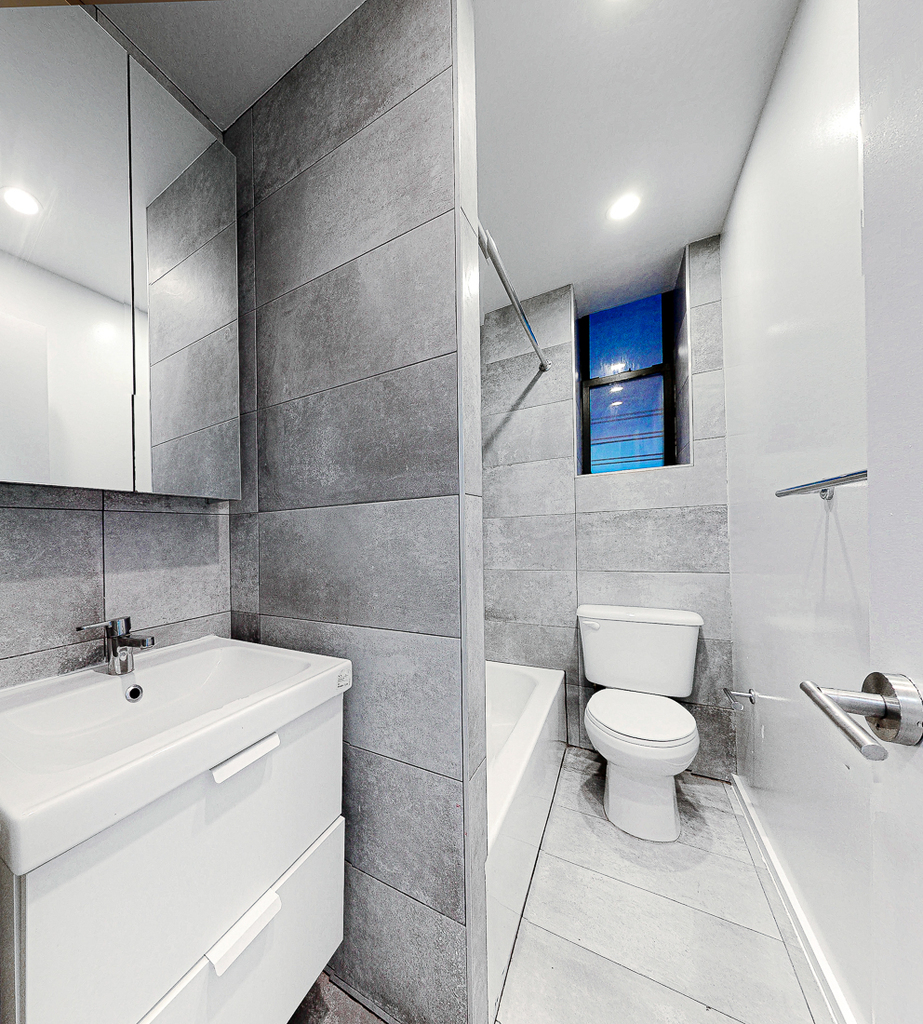 4848 Broadway - Photo 3