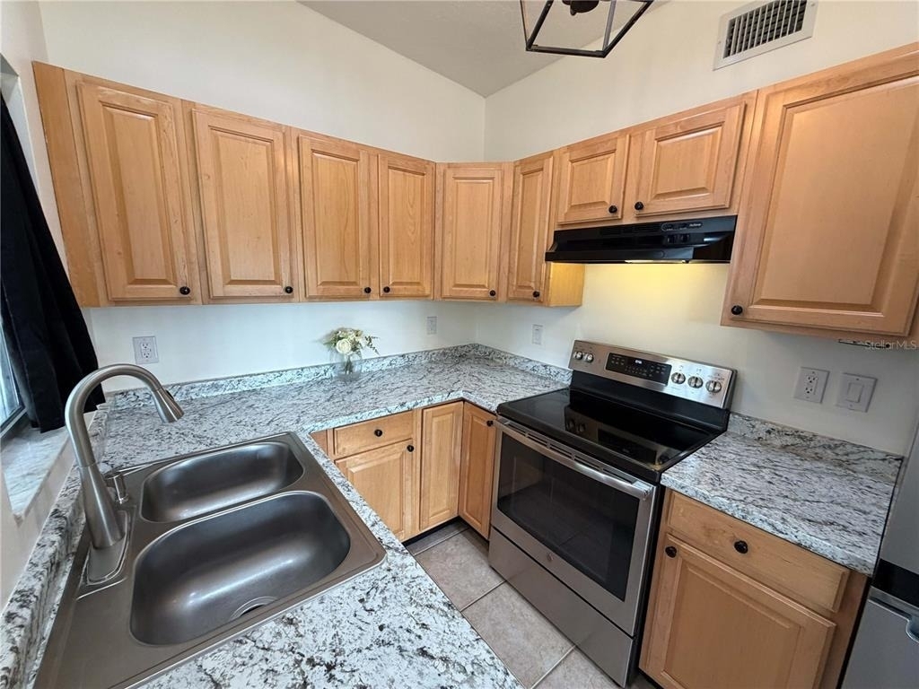 4008 Montrose Court - Photo 5