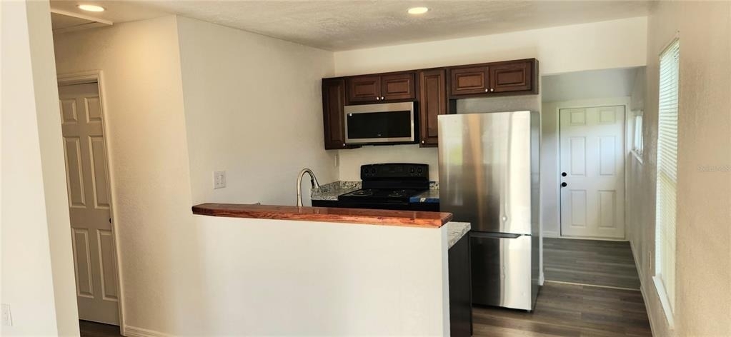 125 Goodrich Avenue - Photo 3
