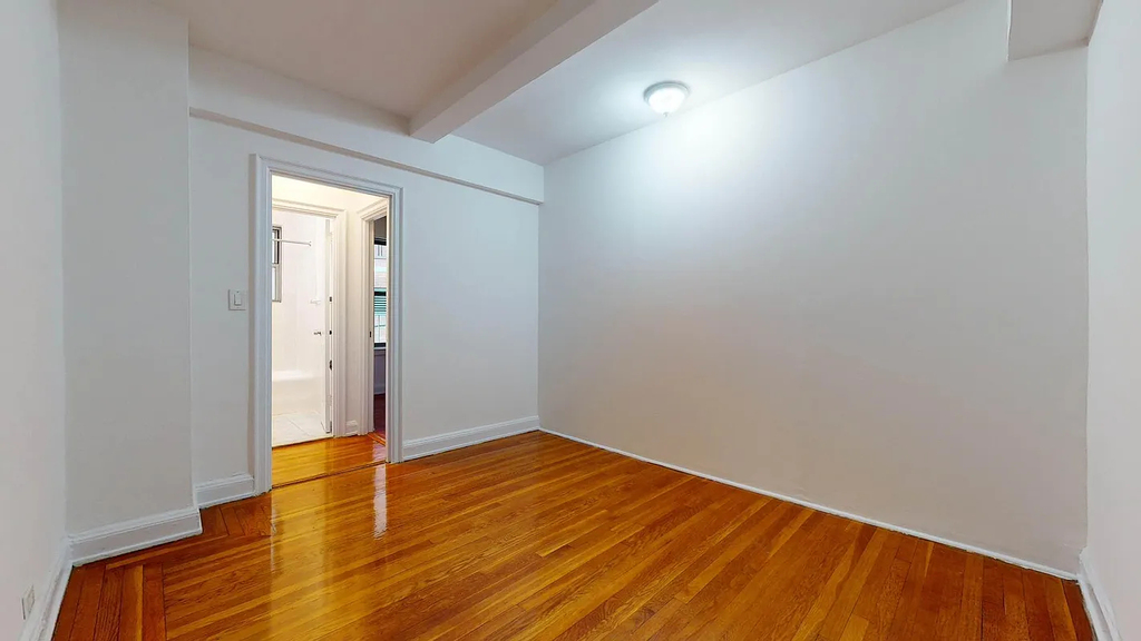 East 38th Street - Photo 5