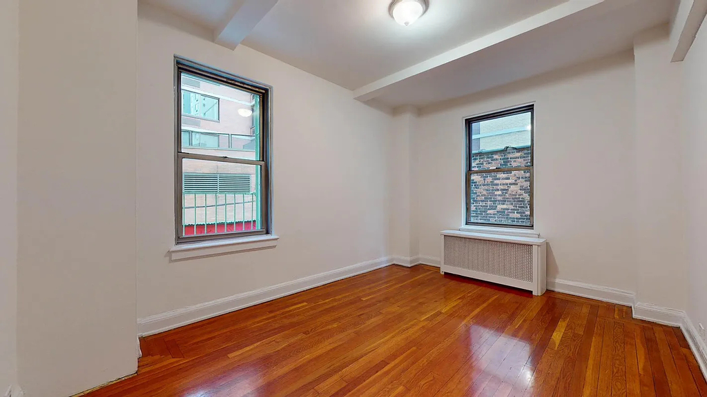 East 38th Street - Photo 6