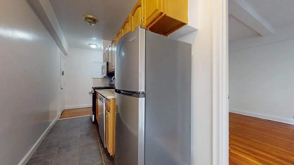 East 38th Street - Photo 8