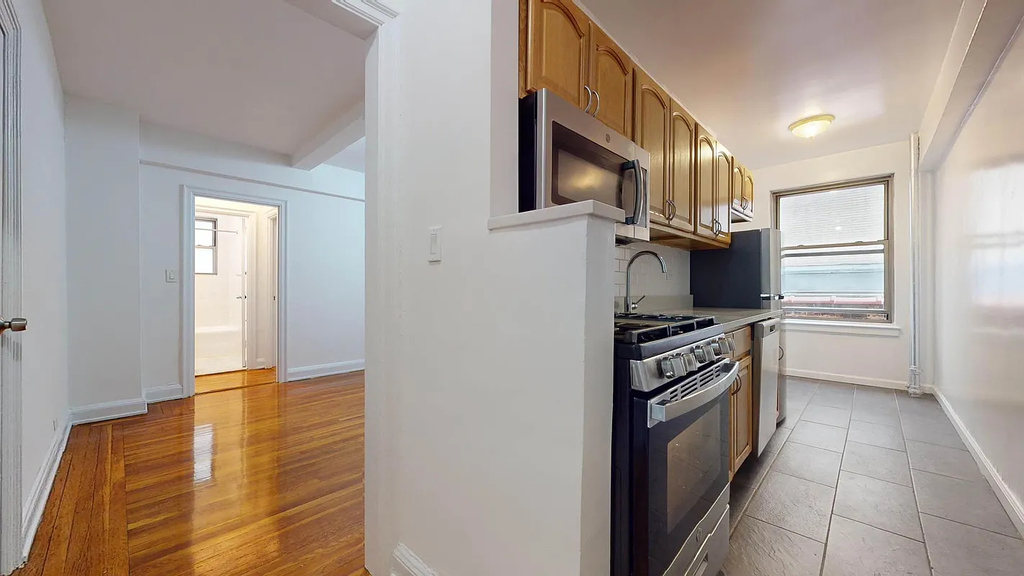 East 38th Street - Photo 4