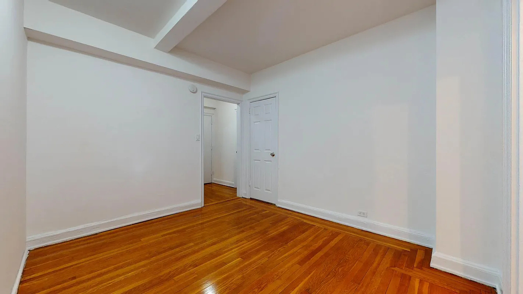 East 38th Street - Photo 7