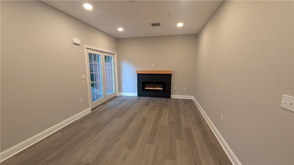 242 E Walnut Street - Photo 4