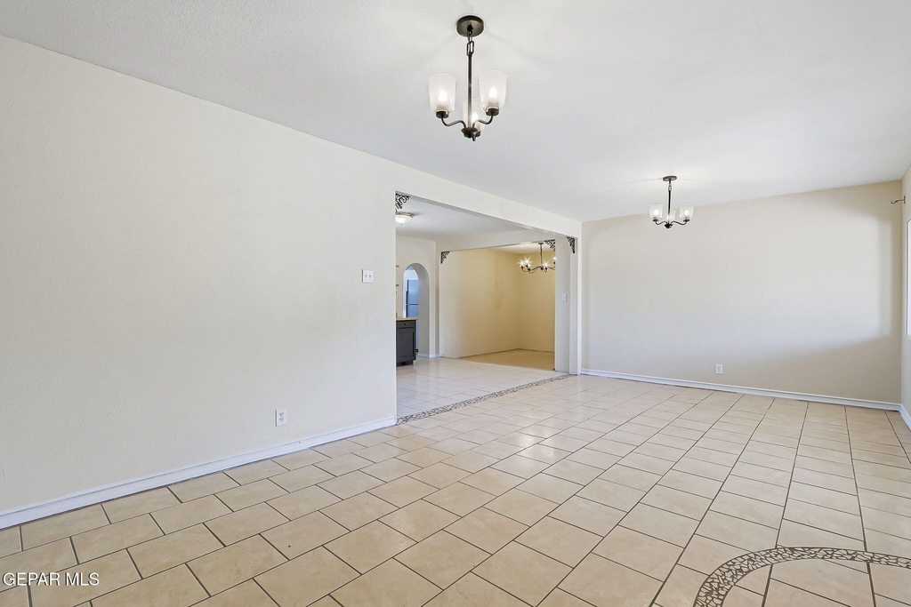 400 De Vargas Drive - Photo 2