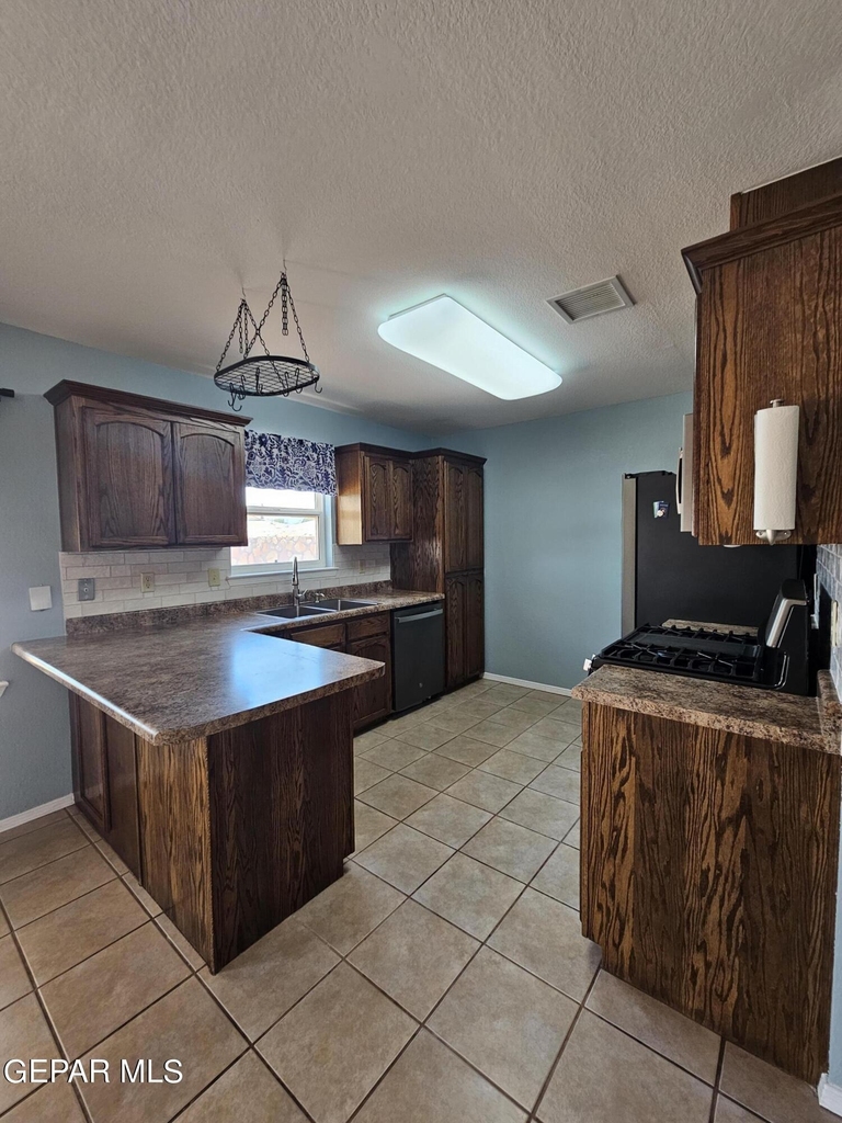 5644 Prince Edward Avenue - Photo 11