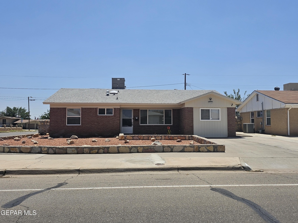 5644 Prince Edward Avenue - Photo 0