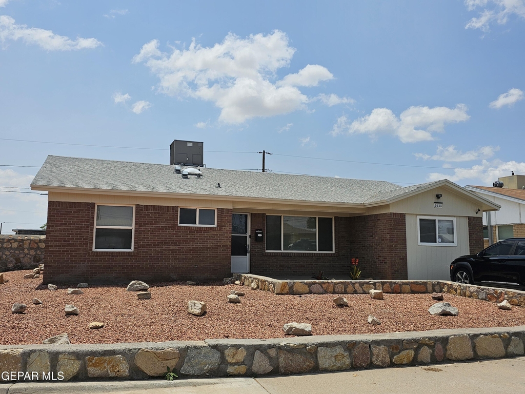 5644 Prince Edward Avenue - Photo 1