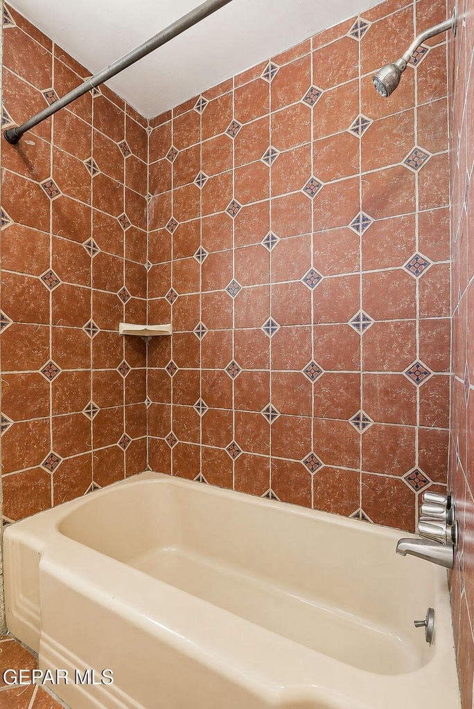 4233 Hampshire Lane - Photo 30