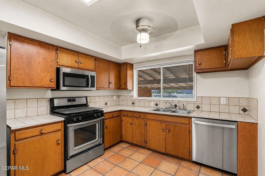 4233 Hampshire Lane - Photo 9