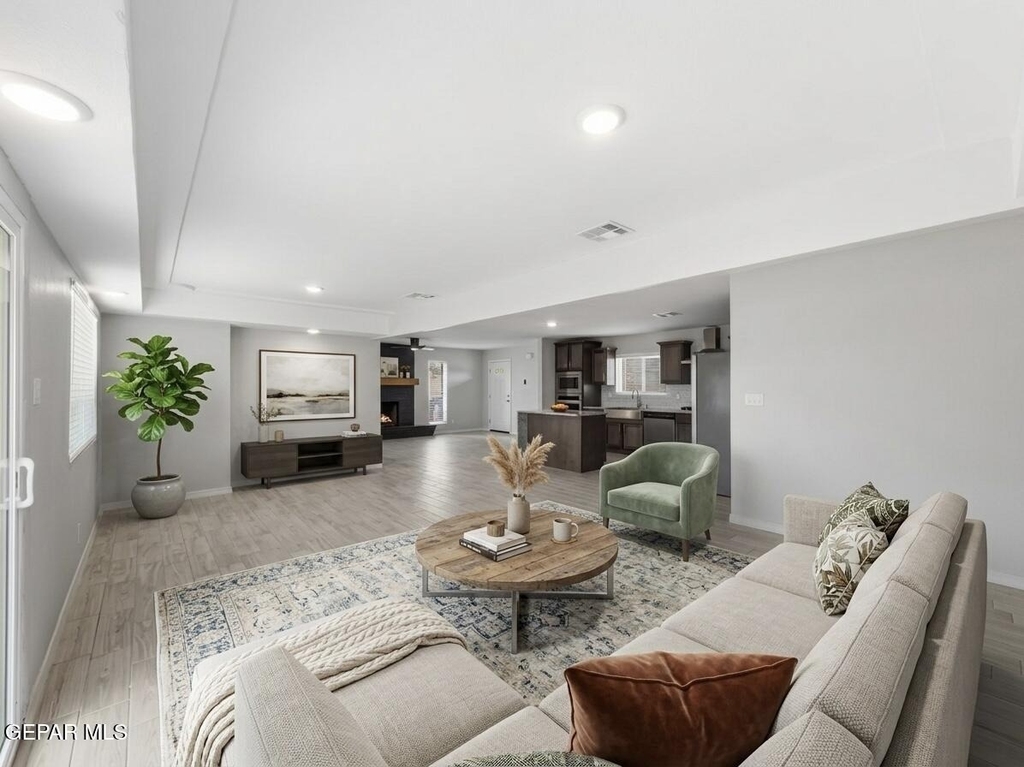 565 Gallagher Street - Photo 3