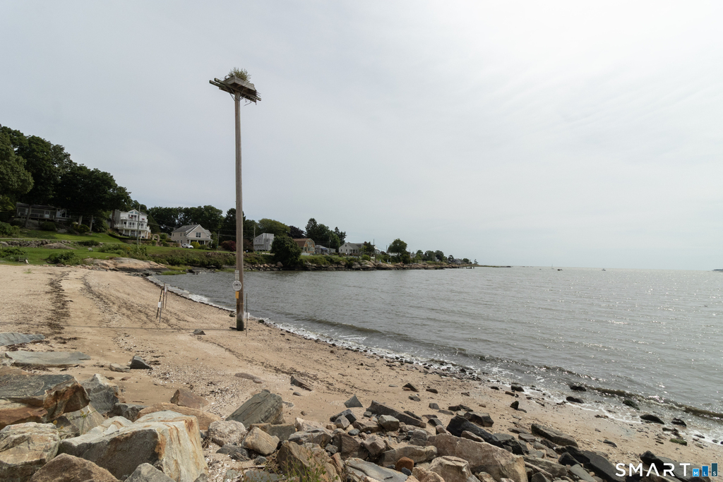 77 Reeves Avenue - Photo 6