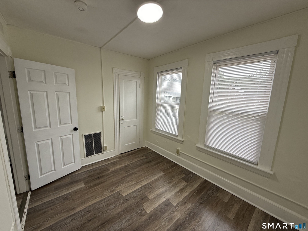 33 Star Street - Photo 2