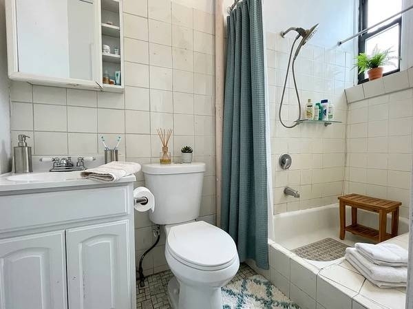 466 Seneca Avenue - Photo 1