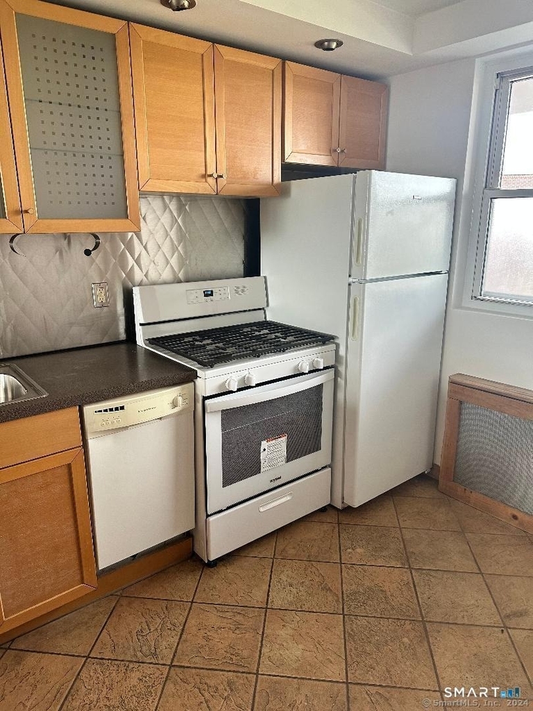 91 Strawberry Hill Avenue - Photo 9