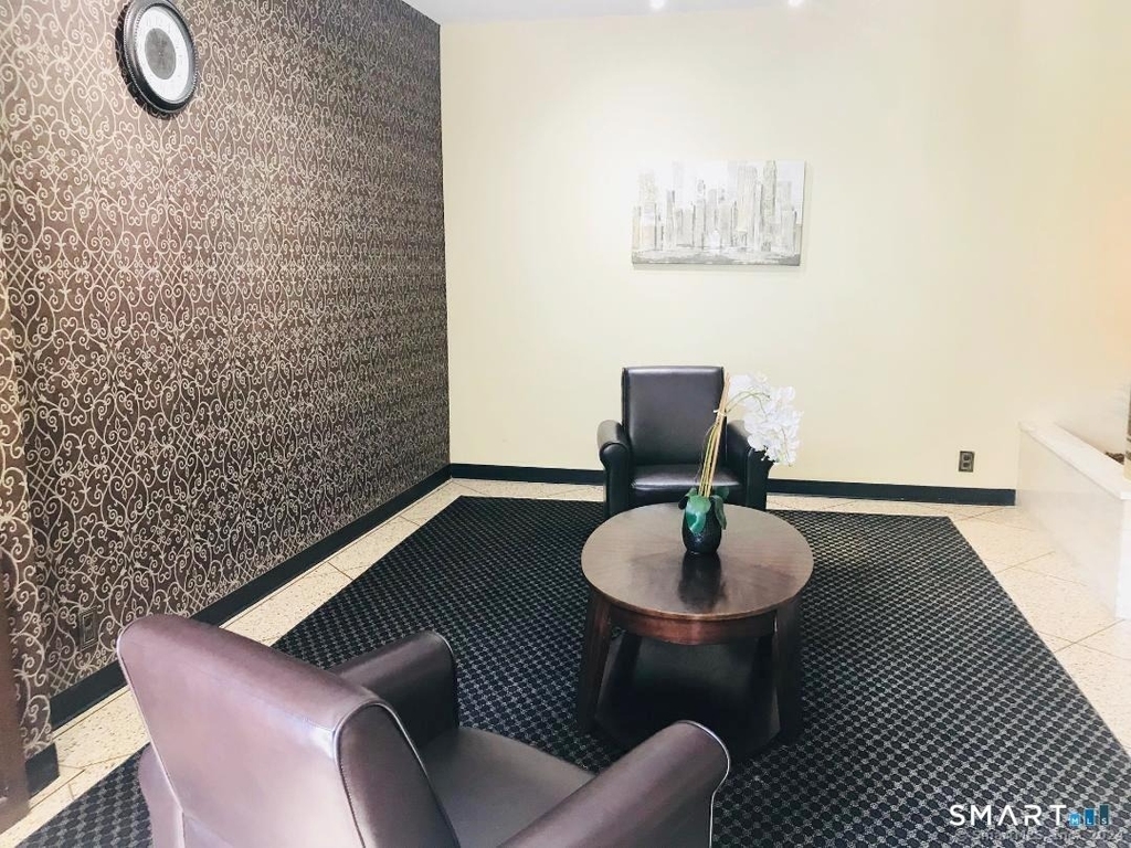 91 Strawberry Hill Avenue - Photo 1