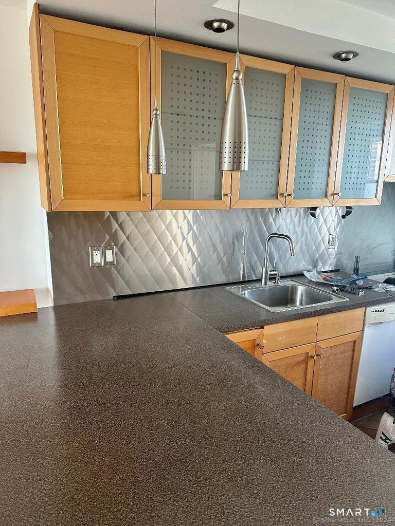 91 Strawberry Hill Avenue - Photo 6