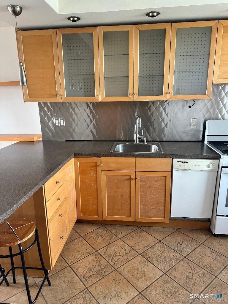 91 Strawberry Hill Avenue - Photo 10