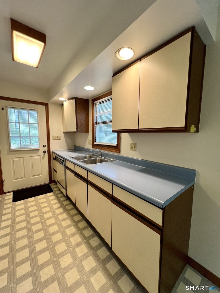 7 Golden Hill Street - Photo 1