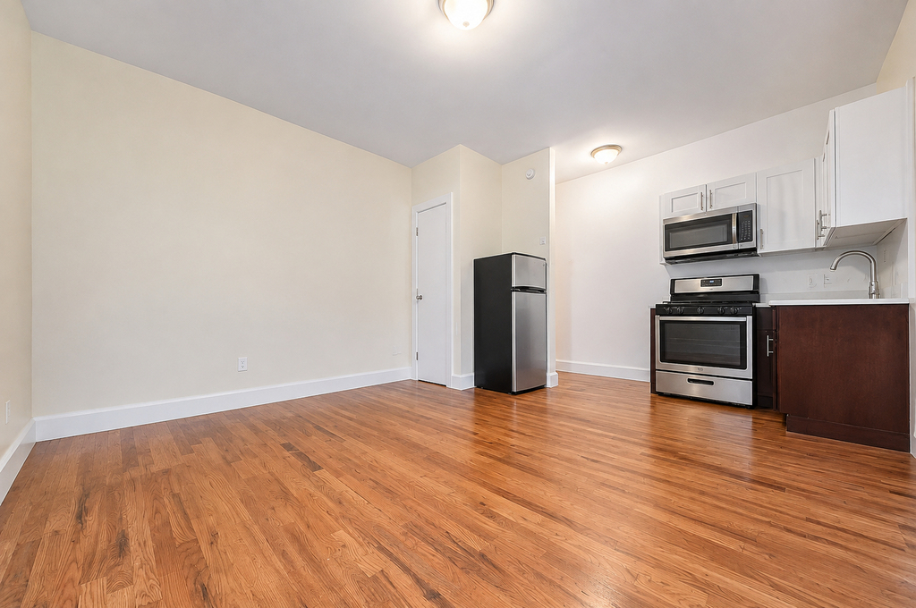 666 Hancock Street - Photo 1