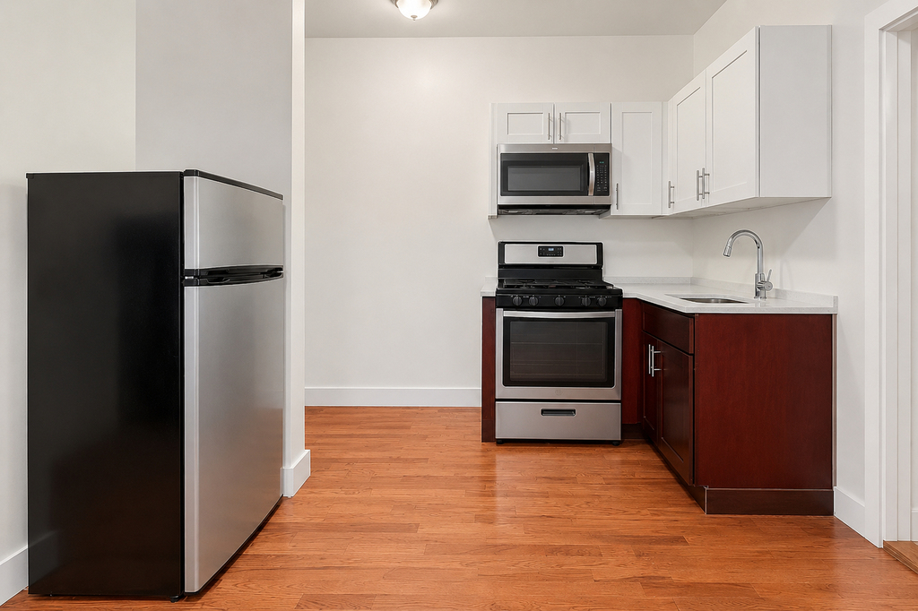 666 Hancock Street - Photo 2