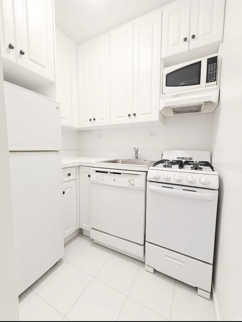  East 36th Street - Photo 1