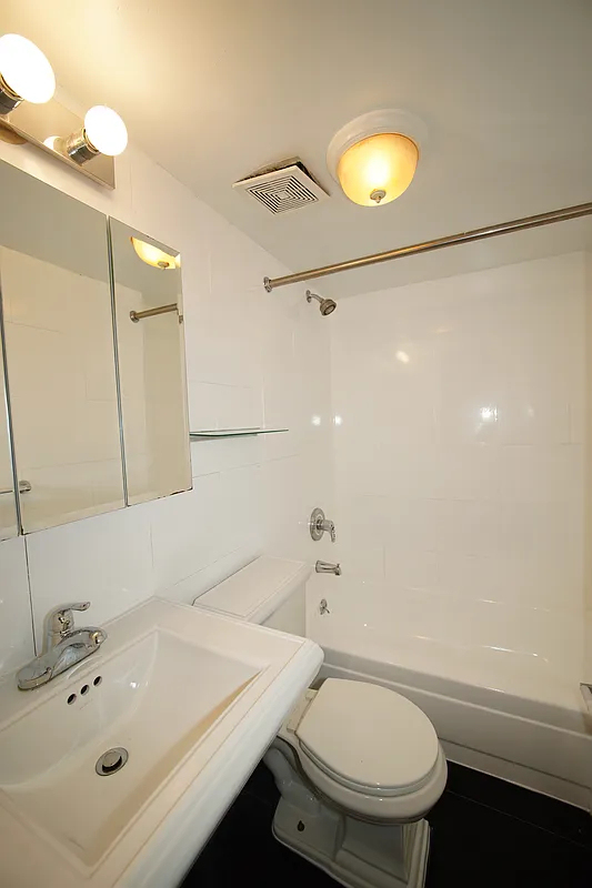410 East 13th Street - Photo 5