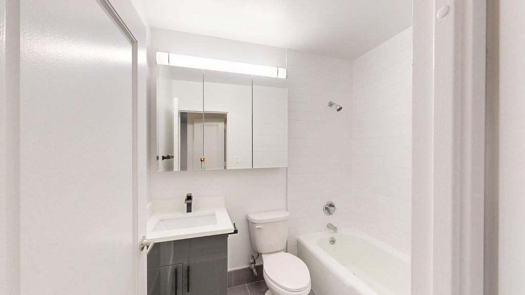 401 E 34th St - Photo 4