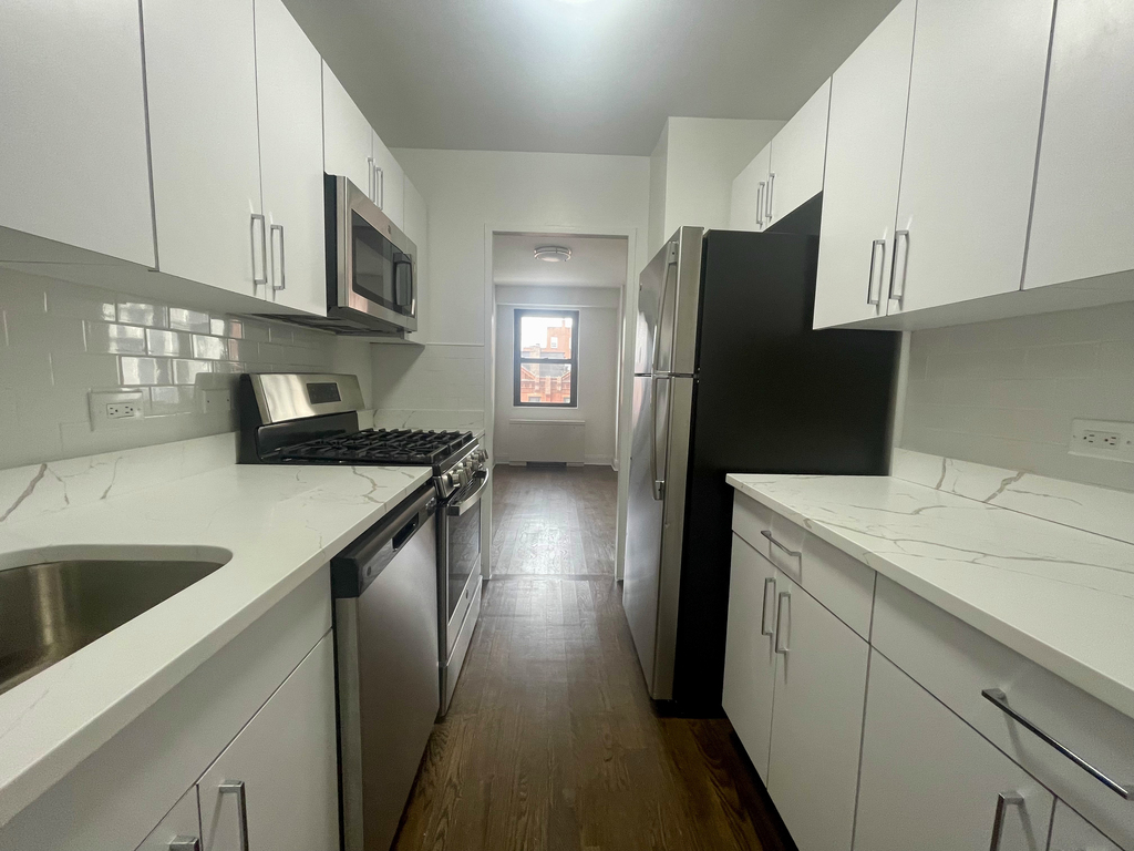 East 89th St - Photo 1