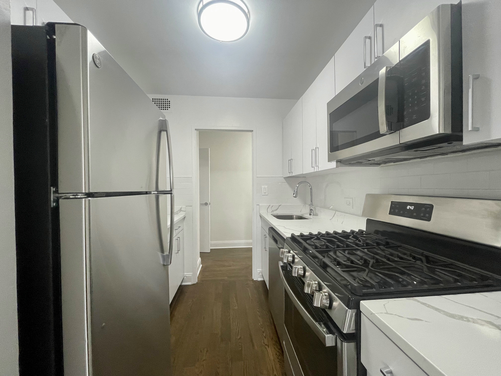 East 89th St - Photo 2